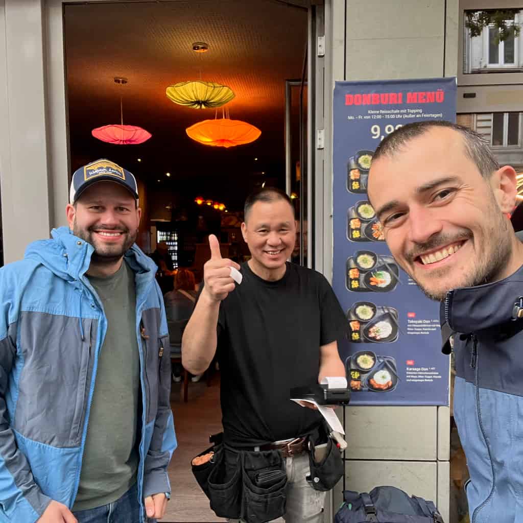 Freundliche Begegnung beim Yumi Restaurant